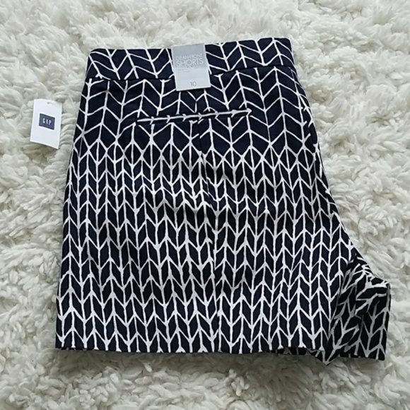 GAP Pants - NWT Gap Navy and White Geometric Print Shorts